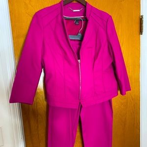 MAKE OFFER WHITE/BLACK Pink suit set